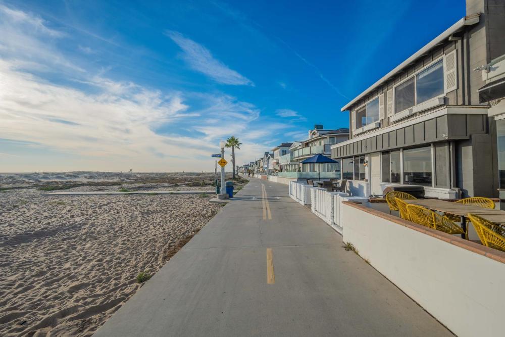1 Bedroom Apartment in the back of our Oceanfront Home